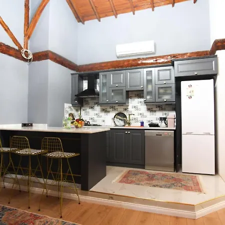 Fascinating Villa With Pool And Jacuzzi Surrounded By Nature In Sapanca *