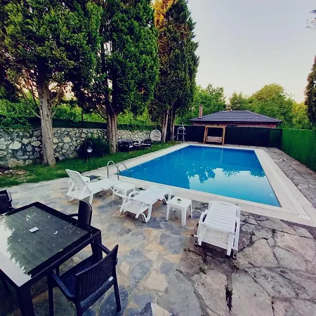 Fascinating Villa With Pool And Jacuzzi Surrounded By Nature In Sapanca Villa